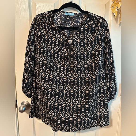 🍉Black and White 3/4 Sleeve Boxy Blouse with Mandarin Collar. EUC - Picture 1 of 4